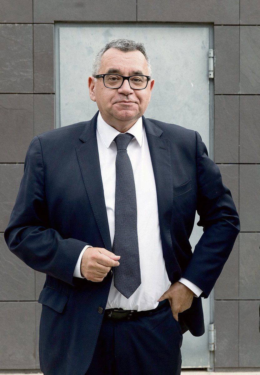 diariandorra's tweet photo. ENTREVISTA | Albert Moles, Director general de FEDA: “Fer els projectes és tant o més interessant que aportar diners” @FEDA_Andorra https://t.co/N7b2TA8rKR https://t.co/bwXlfVY7Gu