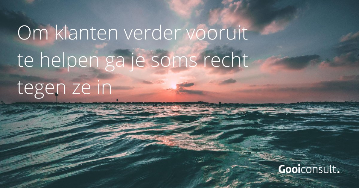 Kritisch luisteren, de vraag achter de vraag te stellen en soms ook recht door zee gaan, dat zorg voor een échte verbinding en vooruitgang. Wat ga jij deze week meer doen om in echte verbinding te staan met jouw klant?