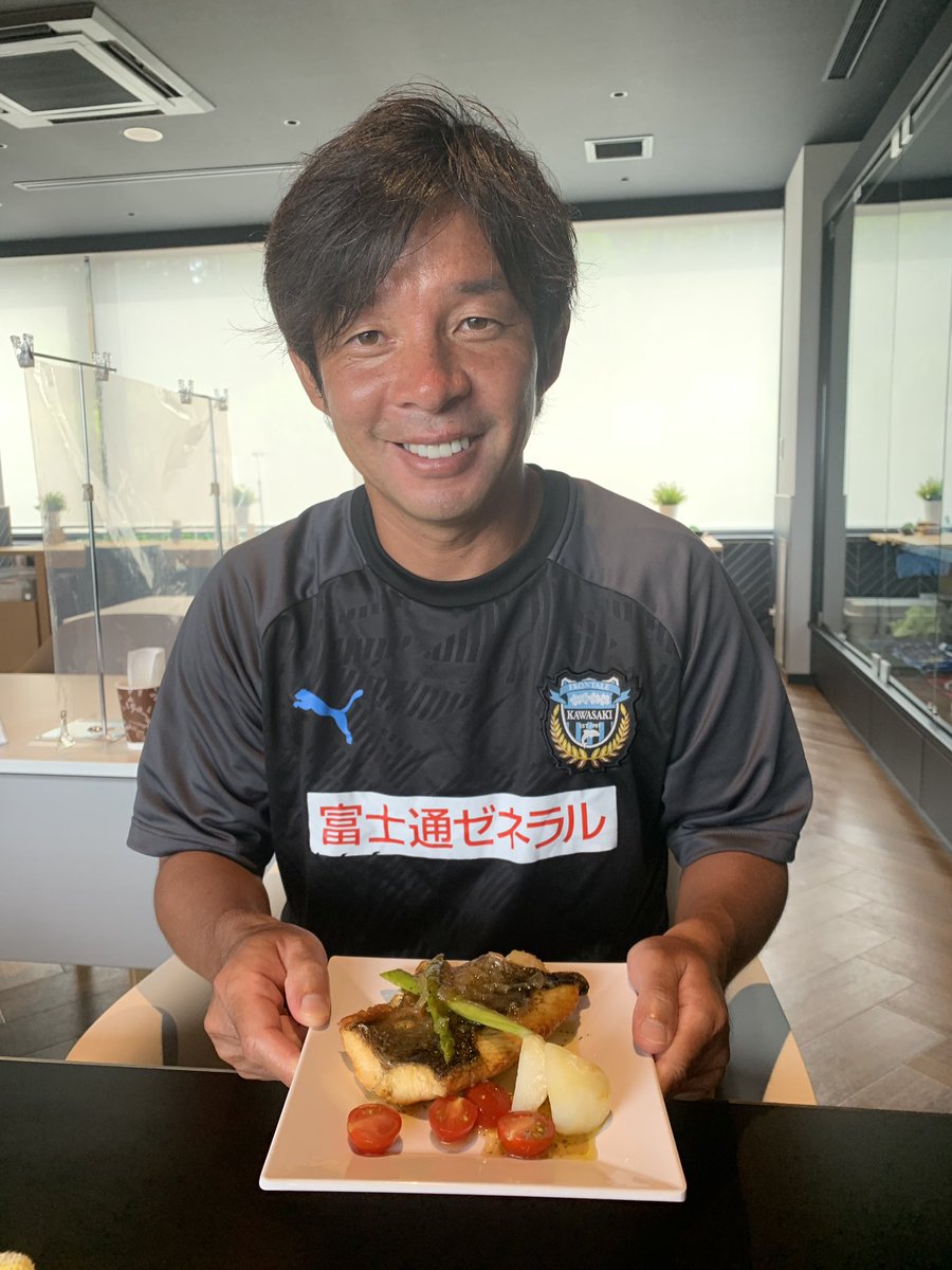 川崎フロンターレ 東京五輪の選手達に提供する予定だった千葉県船橋産のすずき 瞬〆すずき を 船橋市出身の鬼木監督がいる 川崎フロンターレの選手のスタッフに食べてほしいと連絡を頂き 本日クラブハウスの食堂で振る舞われました この様子は本日 55 川崎フロンターレ 東京五輪の選手達に提供する予定だった千葉県船橋産のすずき 瞬〆すずき を 船橋市出身の鬼木監督がいる 川崎フロンターレの選手のスタッフに食べてほしいと連絡を頂き 本日クラブハウスの食堂で振る舞われました この様子は本日 55