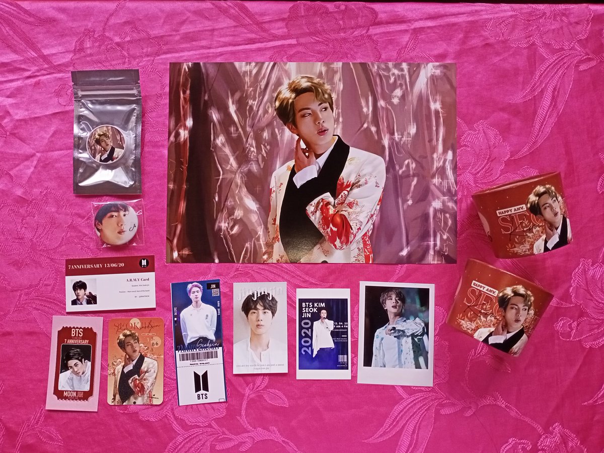 BTSAReMYreason's tweet photo. กรี๊ดดดดด เซตพี่จินมาแล้วววว เล็งแฟนอาร์ตรูปนี้ไว้ แต่พลาดไม่ได้ไปงานทั้ง 2 รอบ ขอบคุณที่จัดเป็นเซต #บ็อกซ์บุญ นะคะ งืออออ งานดีมากเลย 🥺💗 @Houseofarmyth @AnyprojectB #Anyproject_BTS https://t.co/RZ0v4x0xnq