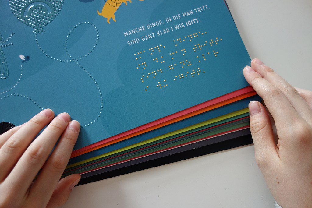 anderes_sehen's tweet photo. P wie Pups! Dieses ABC-Buch macht Spaß! Es ist für ALLE #KINDER gemacht! Jetzt neu! Das 1. #inklusive #ABCBuch! Voller unsichtbarer, aber fühlbarer Überraschungen! https://t.co/dUv9YVVMYG Voll Spaß und voll cooooool! #Braille #Inklusion #Punktschrift #Buch #Bildung #Lesenlernen https://t.co/GcNmCpSSCr