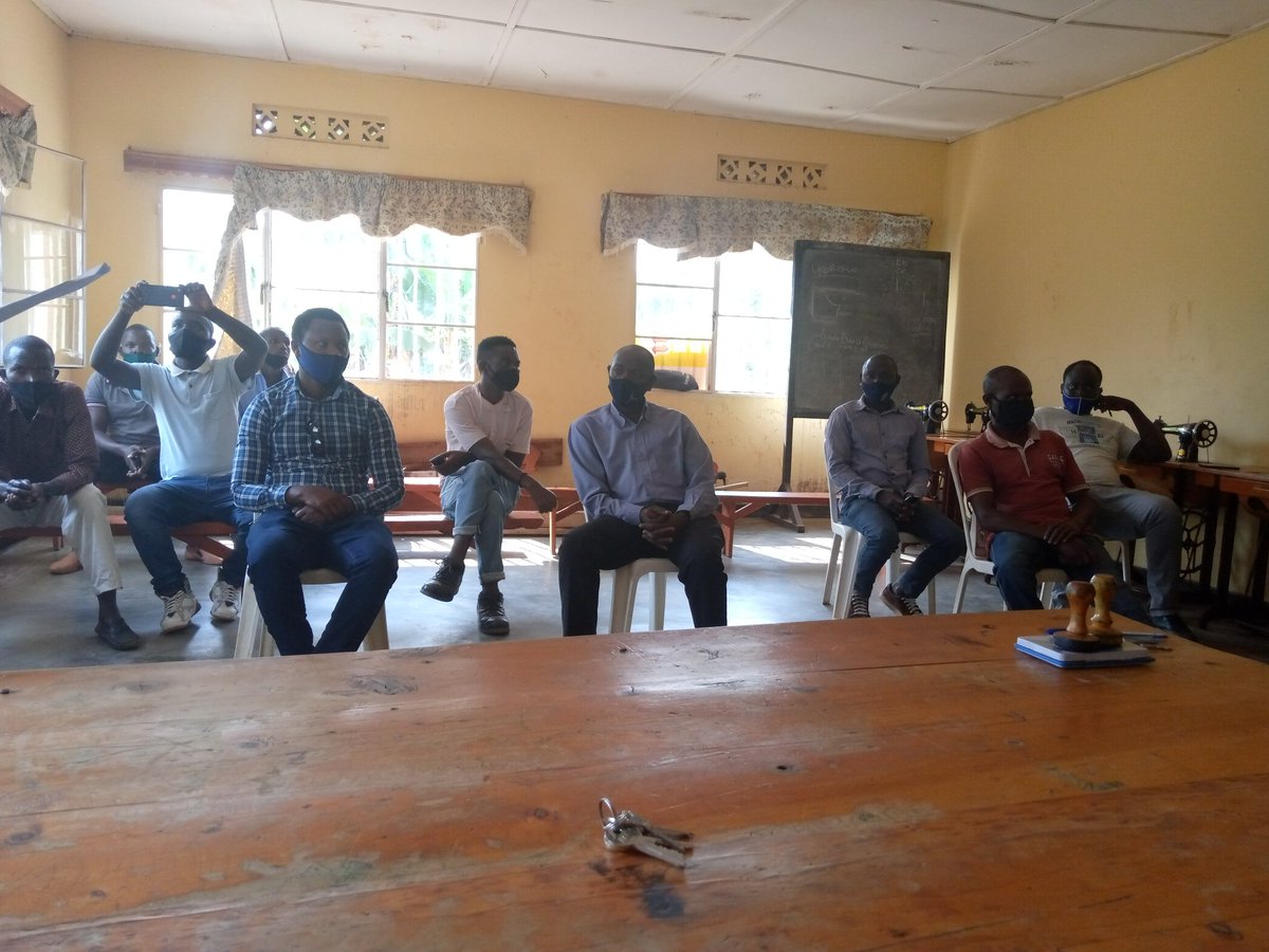 MasoroCell's tweet photo. Nonaha: Umuhango w' ihererekanyabubasha hagati y' umunyamabanga Nshingwabikorwa ucyuye igihe bwana NKUBANA Innocent n' umushya bwana NYAMURANGWA Jean Marie Vianney, witabiriwe n' abayobozi mu inzego zibanze muri #Masoro @Gasabo_District @CityofKigali @umwigemepo @ngangare1 https://t.co/Cjgr3TNW4s