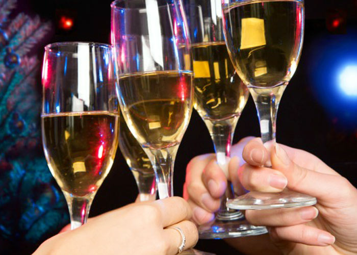yespunjab's tweet photo. #Haryana: 30 youngsters nabbed for holding #boozeparty
https://t.co/fwM8m8egAG https://t.co/QwAN3UHCDK