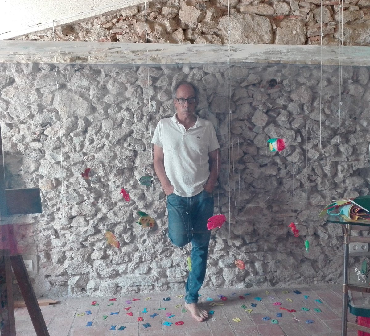JosepMCompte's tweet photo. L’estudi decorat amb pensaments  / The studio decorated with thoughts
#artstudi #visualart #artcontemporanicatala #barcelonaart #installation #kunst #veniceart #contemporaryart #insideart #Creative #londonart #berlinart #artista @OnaLlibres https://t.co/bgElebndU7