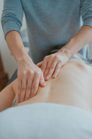 7 Pressure Points Proven to Relieve The Worst Headaches lttr.ai/UwGs #Headache #Health #Pain