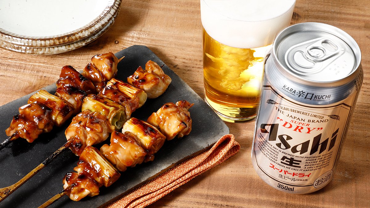 アサヒビール Asahibeer V Twitter 本日は コンビニやスーパーで買った焼鳥をもっと美味しく食べる温め方をご紹介 手順 フライパンに焼鳥をのせる 日本酒をふりかけてコンロを点火 日本酒が沸騰したらフタをし弱火で温める スーパードライ と一緒にお