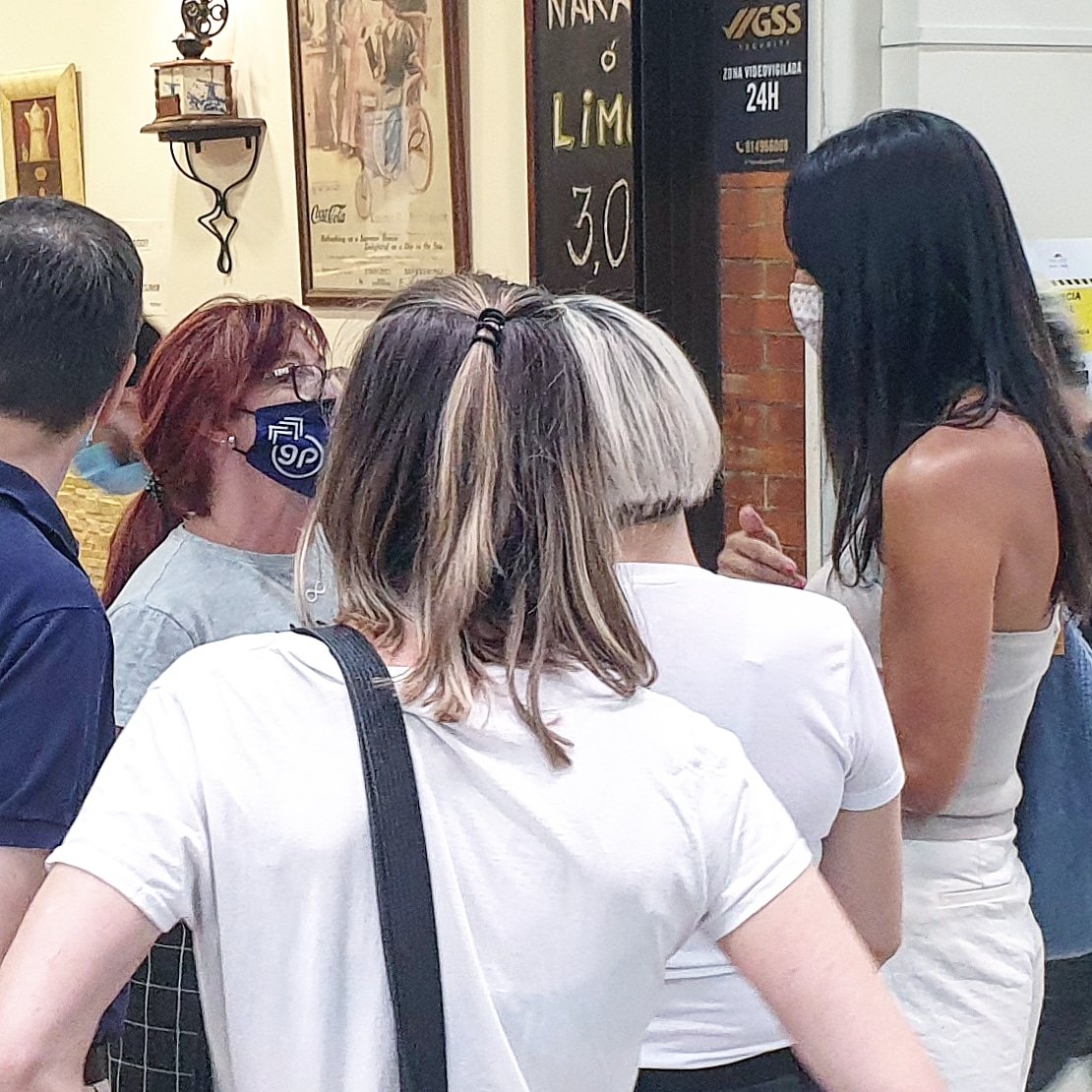 ccvicalvaro's tweet photo. @begonavillacis @Cs_Madrid  @CsMadridCiudad  en el @ccvicalvaro @mercamad con los vecinos y comerciantes de Vicálvaro https://t.co/kZvQUkgNFS