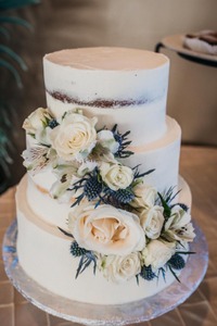 SueJacobsCakes's tweet photo. Our Wedding Day 
 
Kim and Earl were married at The Views at Superstition.  A lovely venue located in Gold Canyon Arizona.  Our Wedding Day, such a ... https://t.co/0ERVYjN8FM https://t.co/dX34PtNvZz