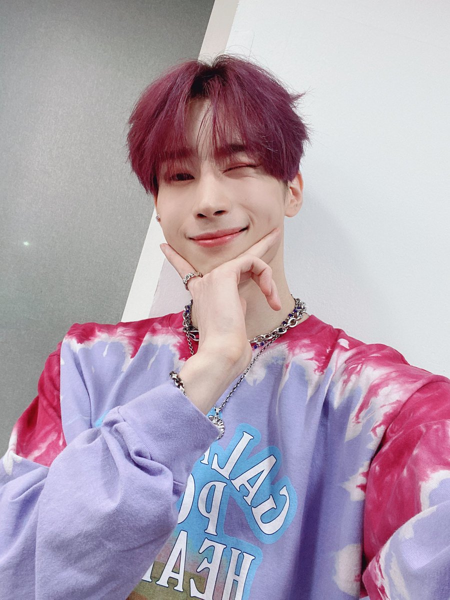 VICTON1109's tweet photo. [#한승우]
경🎊 우리 우야 솔로 데뷔 🎊축

8월 10일, 승우의 첫 솔로 앨범
[#Fame] 이 드디어 세상에 나왔습니다!

청순부터 섹시까지 다 하는 올라운더
승우의 #Sacrifice 많은 사랑 부탁드리며💚💜💙
앞으로도 퐈이팅 넘치게 우야와 달려봐요🔥

#VICTON #승우 #SEUNGWOO
#새크리파이팅👀🖐💜 https://t.co/j8MrB8stHc