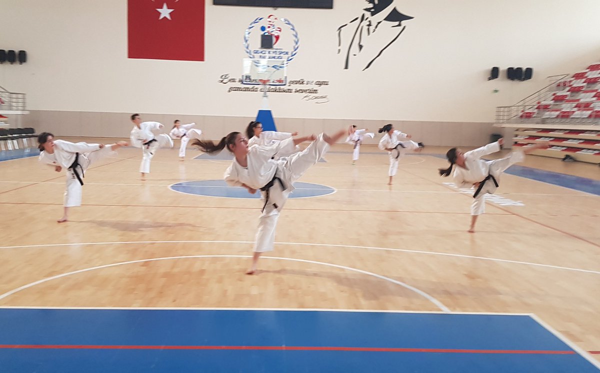 eskişehirli karateciler de durmak yok yola devam 🥋🥋