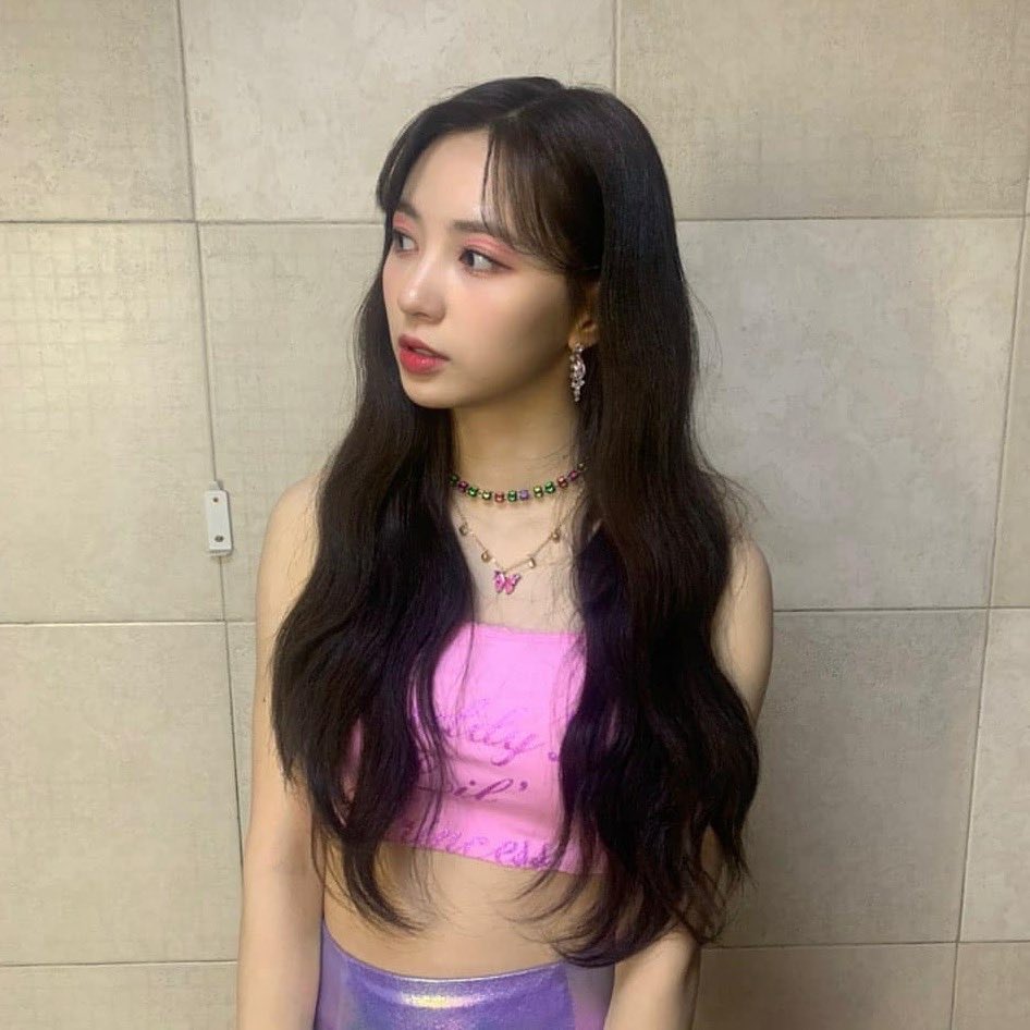 HJWARCHIVE's tweet photo. outfit 💯 makeup 💯 jiwon 💯 https://t.co/7Rh0Hq5RhK