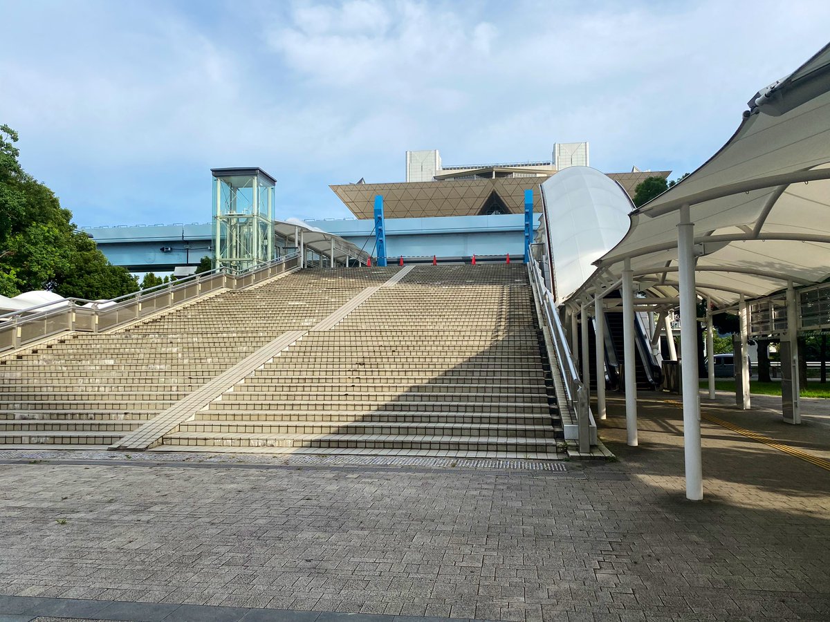 UmiochiFragment's tweet photo. 誰もいない国際展示場の夏 https://t.co/WBauf8a5I3