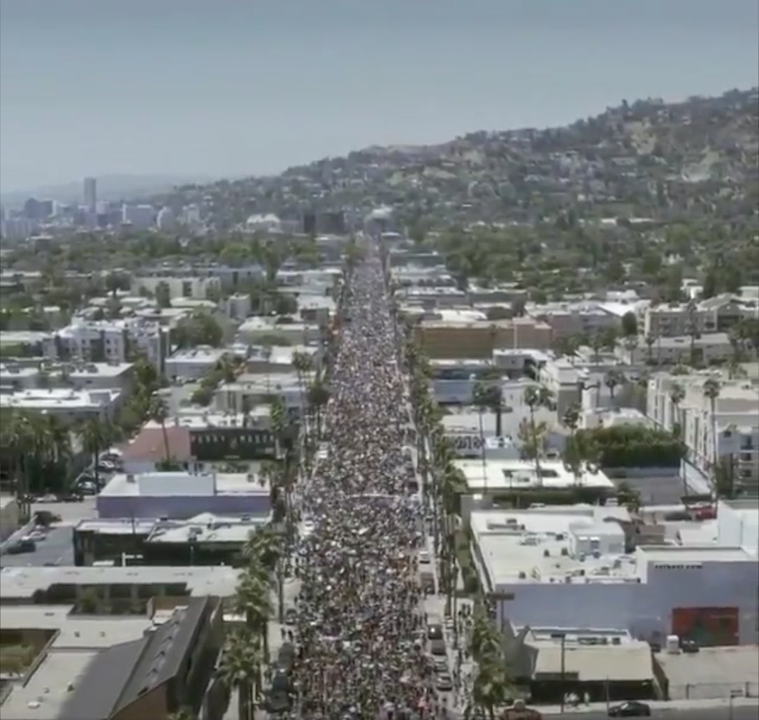 PatsSoxFreedom's tweet photo. @peter_king If masks were the magic bullet then CA and MA should have zero cases. Masks are not the magic bullet.

And as for huge gatherings, the politicians have exempted the protests and riots. A few people drinking isn’t the problem. It’s the thousands marching and those rioting. https://t.co/Wxkkl9a3Gv
