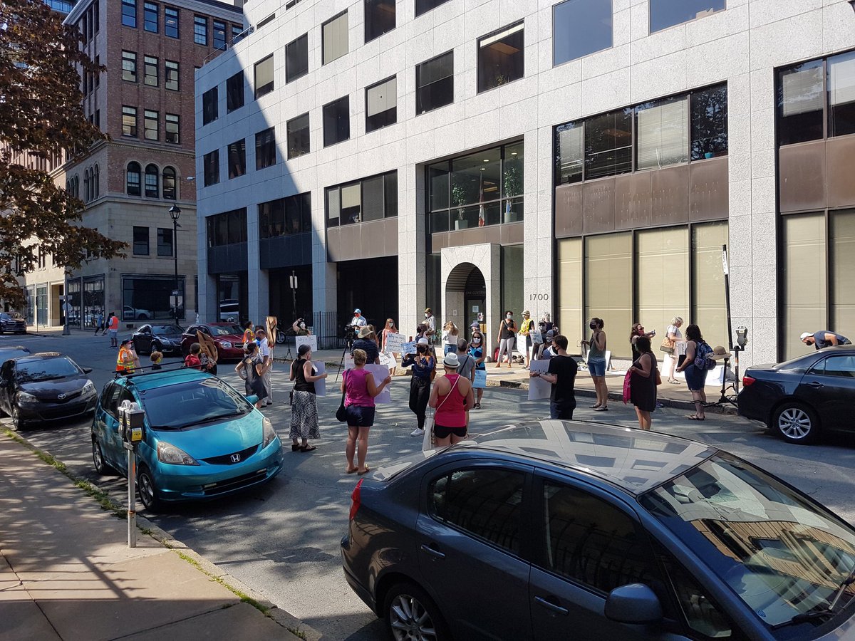 ESJNovaScotia's tweet photo. 32 people (a normal number of students in many classrooms) are standing 2m apart. For the record, the space required is at least twice the size of an average classroom #SafeSeptemberNS #nspoli https://t.co/HXY7KEyd5C