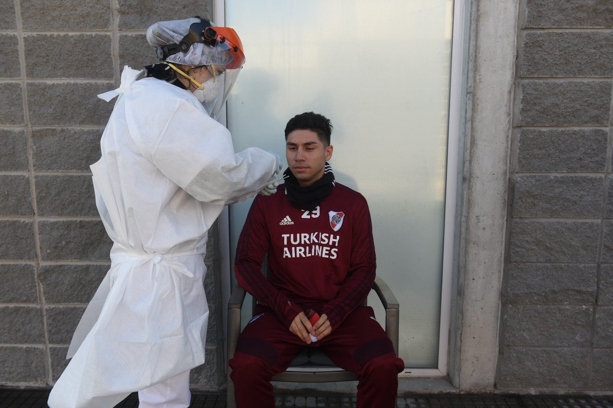 IdMonumental's tweet photo. #River ⚪️🔴⚪️

🚨ATENCIÓN| GONZALO MONTIEL POSITIVO

Tras realizarse el test serológico, el lateral dio positivo en Covid-19. Ahora esperan los resultados del PCR para determinar si puede volver o no a los entrenamientos. https://t.co/EpxDrzGMfE
