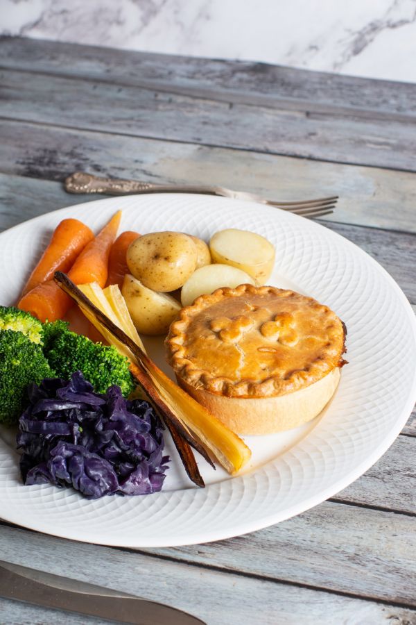 WildandGameltd's tweet photo. Tender pieces of premium steak & pheasant in an ale gravy with a short pastry base and puff pastry lid.
Treat yourself and get yours online today 🥧
https://t.co/3XCvq54UGj
#GameMeat #SteakPie #PheasantPie #WildGame https://t.co/dmPotg6QLV