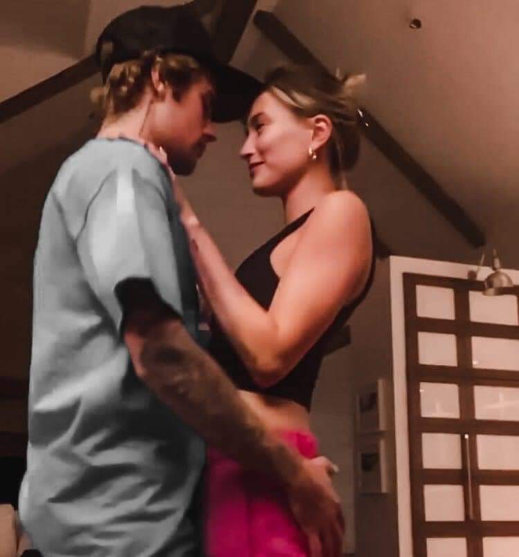 fcjbieber4's tweet photo. Esse casal não tem NENHUM defeito! Vão completar 3 anos de casados e parecem 2 adolescentes apaixonados em começo de namoro.

Eu não sei quem tem mais sorte nessa relação https://t.co/aVyhupZjYi