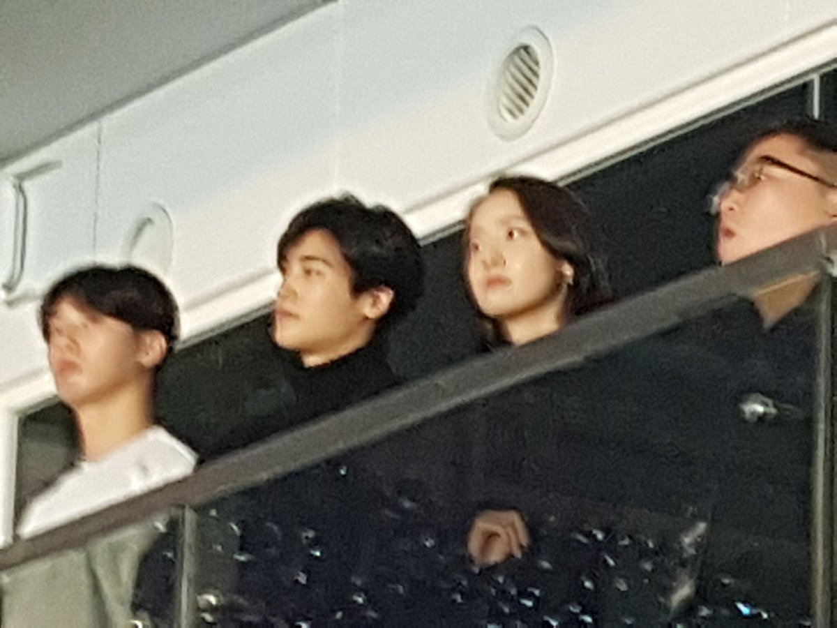 171210 Yoona was spotted @ BTS Wings Final in Seoul along with Park Seojoon and Hyungsik 