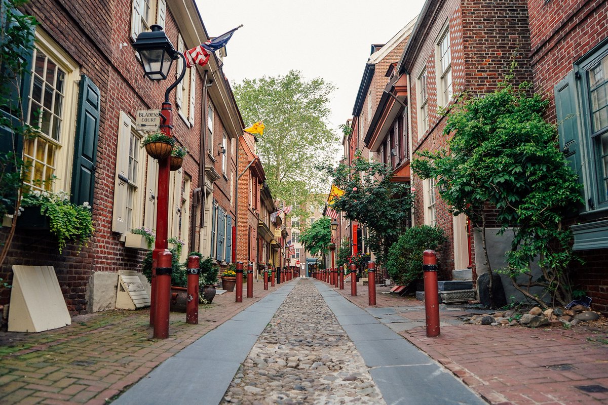 discoverPHL's tweet photo. #TheAlleyCast, a new podcast from @ElfrethsAlley, features a series of discussions surrounding the historic street and the residents that once called it home.
Listen now 🎧 https://t.co/SNCwRtJ8vH
#discoverPHL #PhillyFromHome https://t.co/OA0wvySeJi