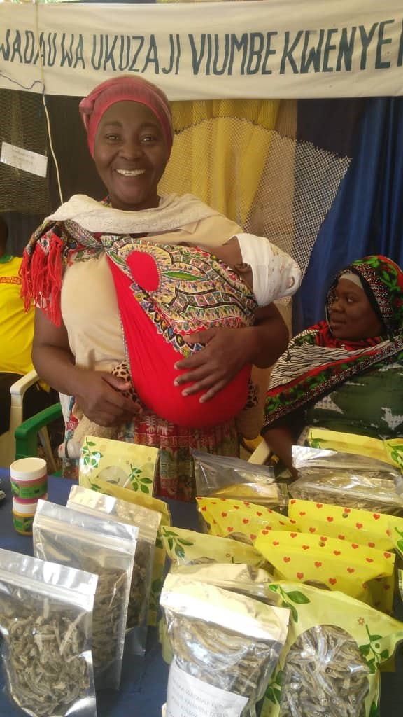 Lindsey1west's tweet photo. Over the past week, #Tanzania has been celebrating #NaneNane and Hadija, Secretary of the Tanzania Women’s Fish Worker Association has been showcasing their work on #valueaddition in #smallscalefisheries at an event in Lindi. #TAWFA @EditrudithLuka1 https://t.co/Gbc7aaHHq4