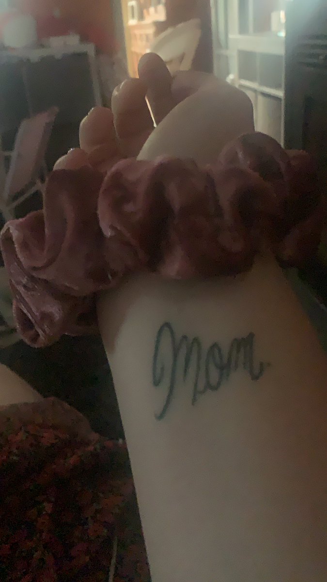 mxoonw's tweet photo. « Notre corps on le loue, un jour on le rendra, autant y mettre des beaux posters » #melimelo3 #tattoos https://t.co/Gq0N98Yglm