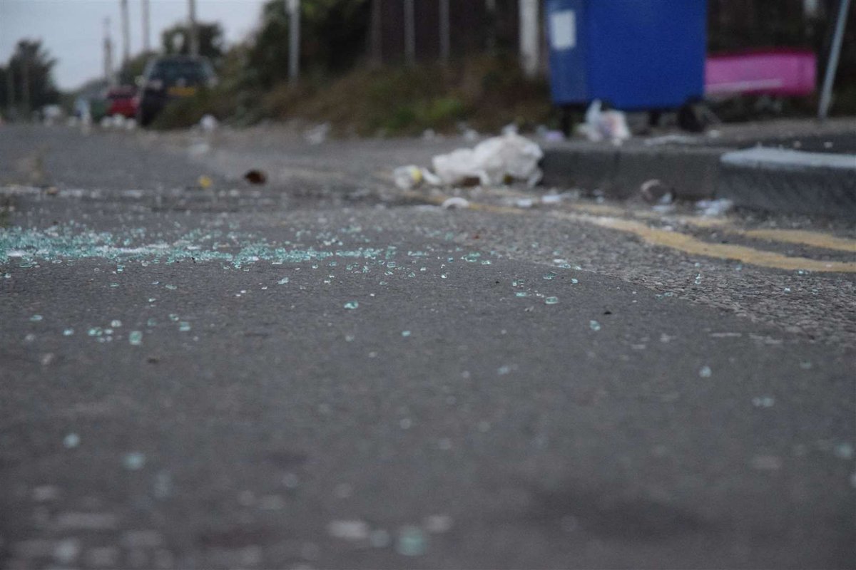 Kent_Online's tweet photo. First the chaos...now the clean-up - broken glass, nappies and left over food are covering the beach and surrounding areas in #Greatstone after a beach 'cook-out'  https://t.co/dqFX5zMrMp https://t.co/8AtnI3GMBy