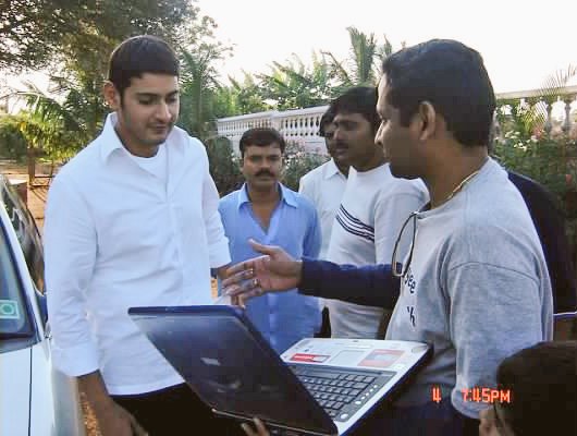 MaheshBabu_FC's tweet photo. Major Throwback 😊 Our Team Members with Superstar @urstrulyMahesh on the sets of #Athadu ! 

#15YearsForClassicAthadu https://t.co/xjob92rZJM