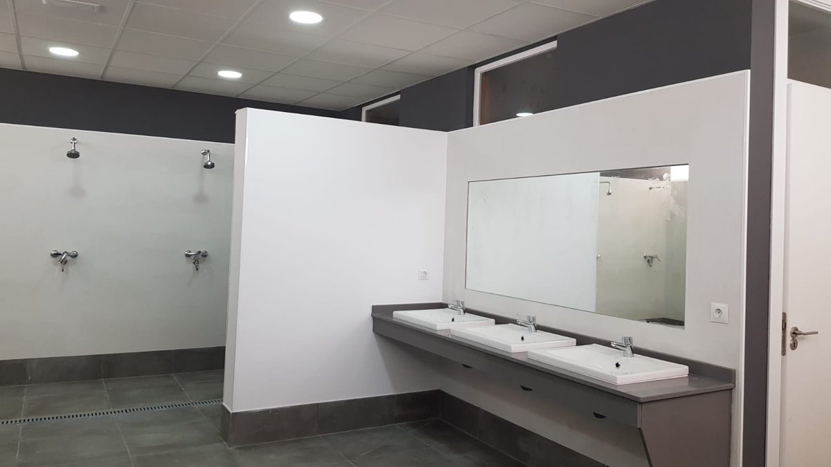 aytodemontefrio's tweet photo. Ya están terminados los nuevos servicios y vestuarios del pabellón. Por fin tienen un sitio digno nuestros deportistas. https://t.co/UVxXv7HNt9