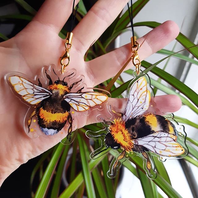 ZapCreatives's tweet photo. Our custom clear acrylic charms are made from 100% recycled and recyclable plastics ♻️

We love these clear charms designed by @amyholliday_illustration  🐝

#clearcharms #customcharms #sustainable https://t.co/c7G7m8OiKN