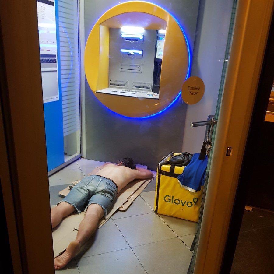 Este verano nos está dejando bonitas estampas con las bondades del emprendimiento de las grandes plataformas digitales. Aquí traigo otro exitoso caso, este haciendo cola para un crédito para su start-up