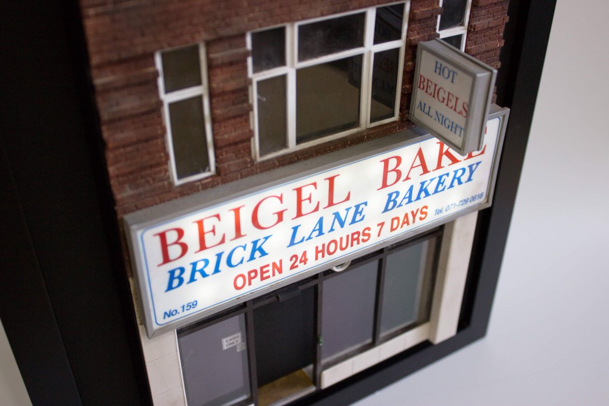 FoundationMini2's tweet photo. The @beigelbakebl miniature commission is finished and heading off to it's new.owner shortly. I love getting to recreate the really iconic places.

#miniature #miniatures #diorama #dioramacreators #scalemodel #scratchbuilt #handmade #beigel #beigelbake #bricklane #london https://t.co/bCmnZdKt5U
