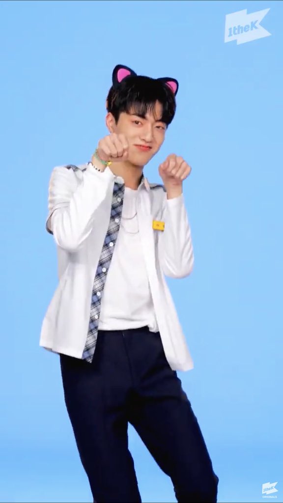 푸 tweet media