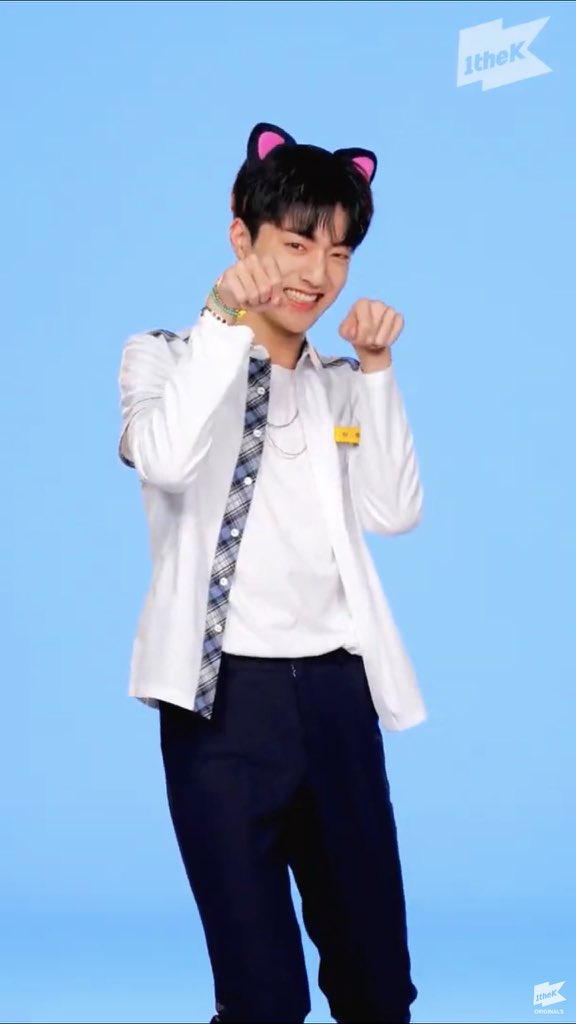 푸 tweet media