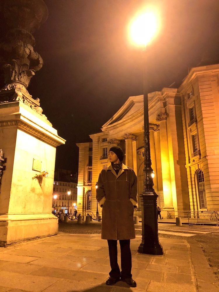 ⋆｡˚ ✩ ➳ day 202Oh to go on a chilly late night walk through a beautiful city with Taehyung