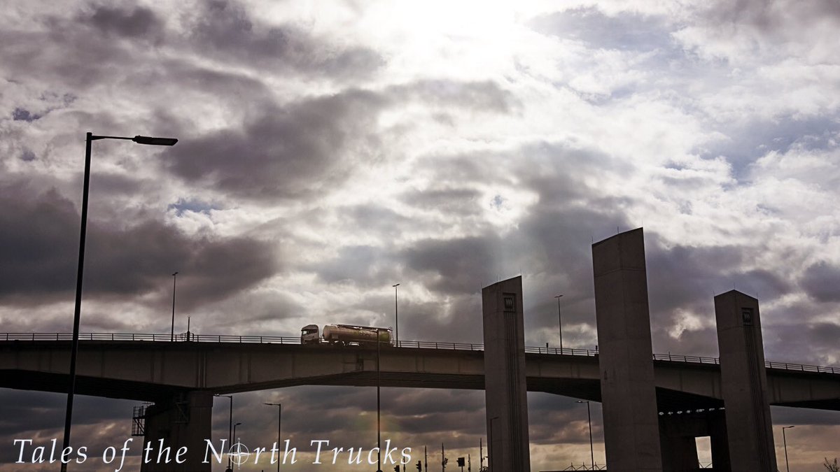 While it’s quiet. @ScaniaUK @AbbeyLogisticsG @freightincity #bartonbridge #M60 #manchestershipcanal #infrastructure #urbanarchitecture #manchester #scaniatruck