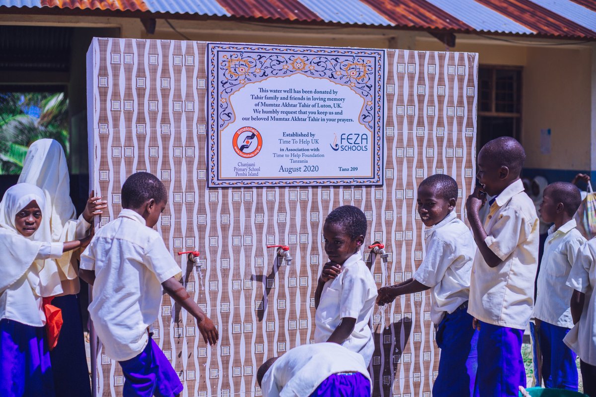 TimetoHelpUK's tweet photo. We are glad to build another well in #Tanzania. This well will provide clean water for Chanjani Primary School and neighbouring communities. 

Help us build more water wells to provide clean and safe water for those in need. 💦

👇🏽https://t.co/Jjfdhzh5Xz

#CleanWater #charity https://t.co/sar9O3xxOz