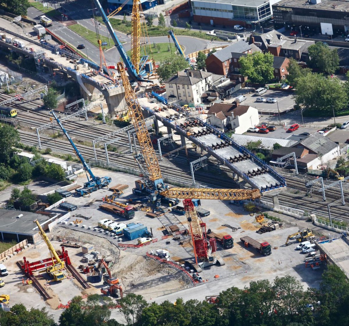 SteelMatHire's tweet photo. If you look closely you might spot @DAWSON_WAM @SteelMatHire mats supporting some of the biggest cranes in the UK, one of which is the Sarans 1,200t Gottwald AK 680-3. We've 12 of our largest 6.5m x 2.5m mats on this site assisting with the demolition of a 1960s concrete flyover. https://t.co/xOg6B3uieX