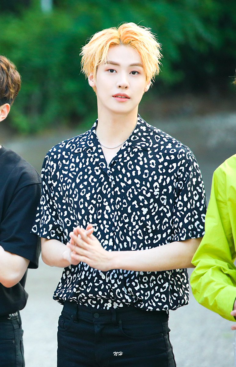 nonghyub's tweet photo. 190628 뮤뱅 출근

#엔플라잉 #이승협 https://t.co/fITTVDbiKs