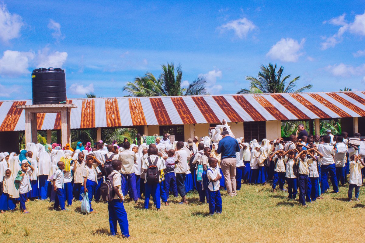 We are glad to build another well in #Tanzania. This well will provide clean water for Chanjani Primary School and neighbouring communities. 

Help us build more water wells to provide clean and safe water for those in need. 💦

👇🏽timetohelp.org.uk/cleanwater/

#CleanWater #charity