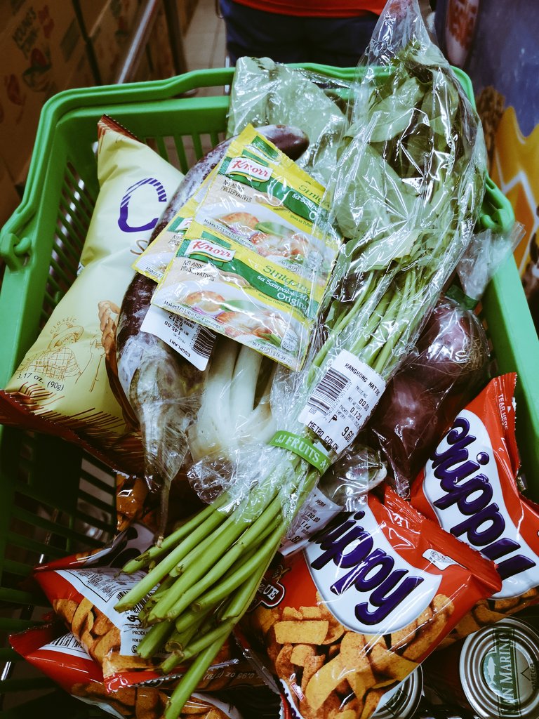 tiredlostsoul's tweet photo. When adulting hits you. You do the grocery and the cooking. Pork sinigang for dinner.
#altercebu #quarantinecook #single https://t.co/IbKhY5iZpz