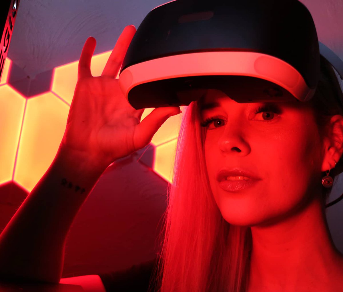 hexsteph's tweet photo. 🔴 LIVE NOW with Marvel's Iron Man VR! #MIMVR #sp
https://t.co/kpkMo41p12 https://t.co/utRDlpNViF