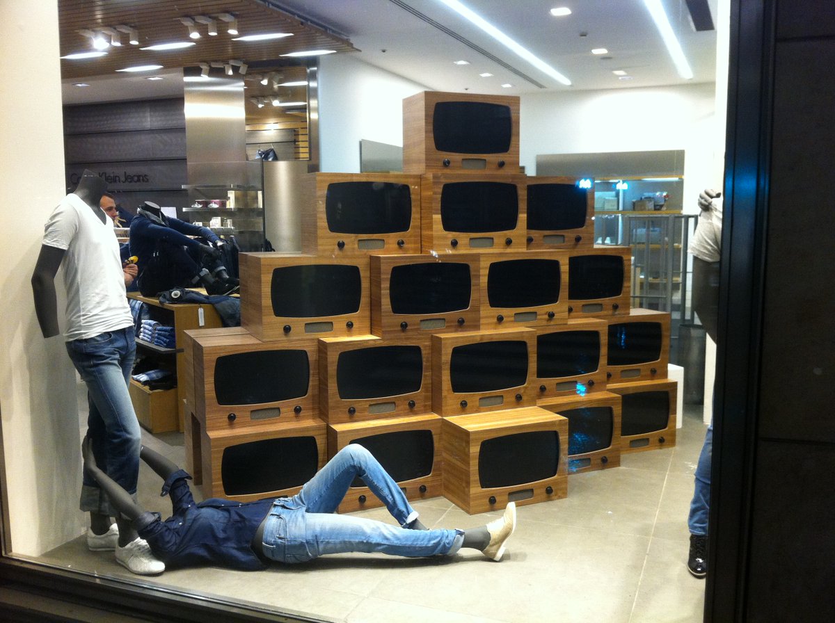 FreehandDigital's tweet photo. Monday memories again !
Freehand is proud to have worked with the VM team at Calvin Klein - some of the digital signage projects were challenging - not least the 'tower' of screens in the window of the Westfield Shepherds Bush store !    
@Freehanddigital https://t.co/QSv5PFIL4Z
