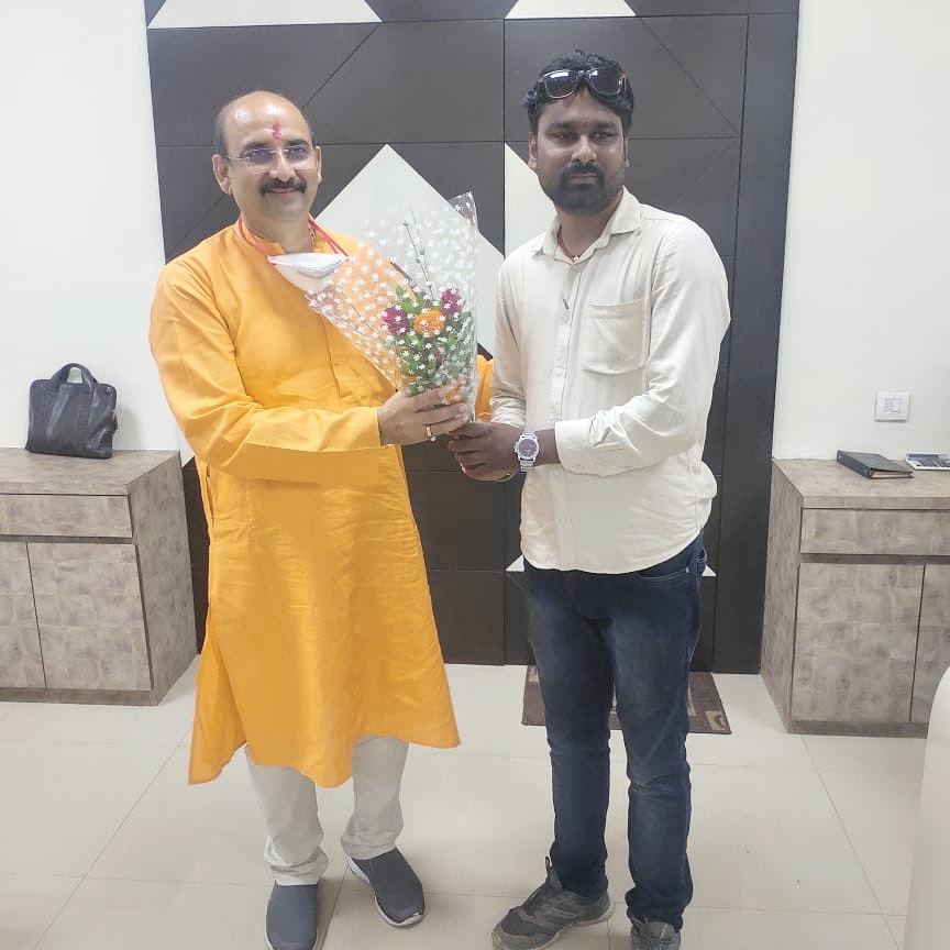 Subhash83944151's tweet photo. कोरबा :- डॉ  राजीव सिंह जी को  भारतीय जनता पार्टी के जिला अध्यक्ष  बनने  पर बहुत-बहुत बधाई एवं हार्दिक शुभकामनाएं..
💐💐💐🌹🌹💐💐💐 https://t.co/rsHSqtuWkw