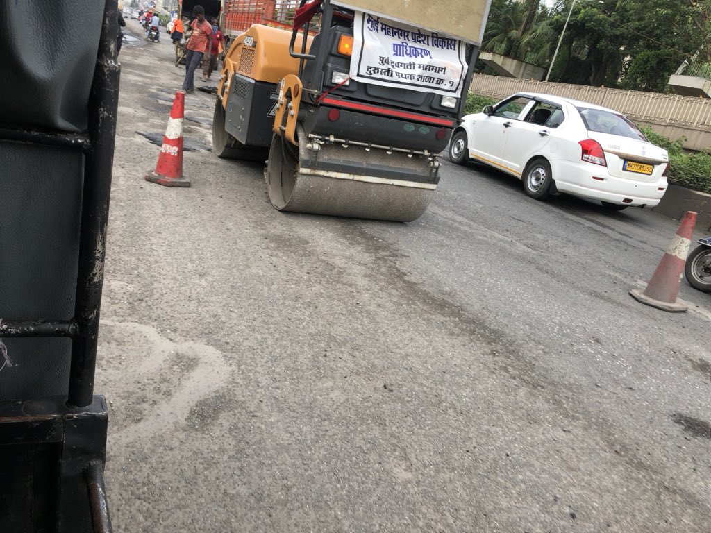SunilGhate1's tweet photo. Potholes are back, so repairs on #EEHighway Chhedanagar Chembur. @MMRDAOfficial had done patchwork on 23/7/20. Tweeted by me then. It didn’t withstand 2 weeks of rains? @mumbaimatterz @mumbaitraffic @smart_mumbaikar @ChemburChapters @VOGNewsLive @mybmc @m_indicator @LocalPressCo https://t.co/Innq3oDiiV