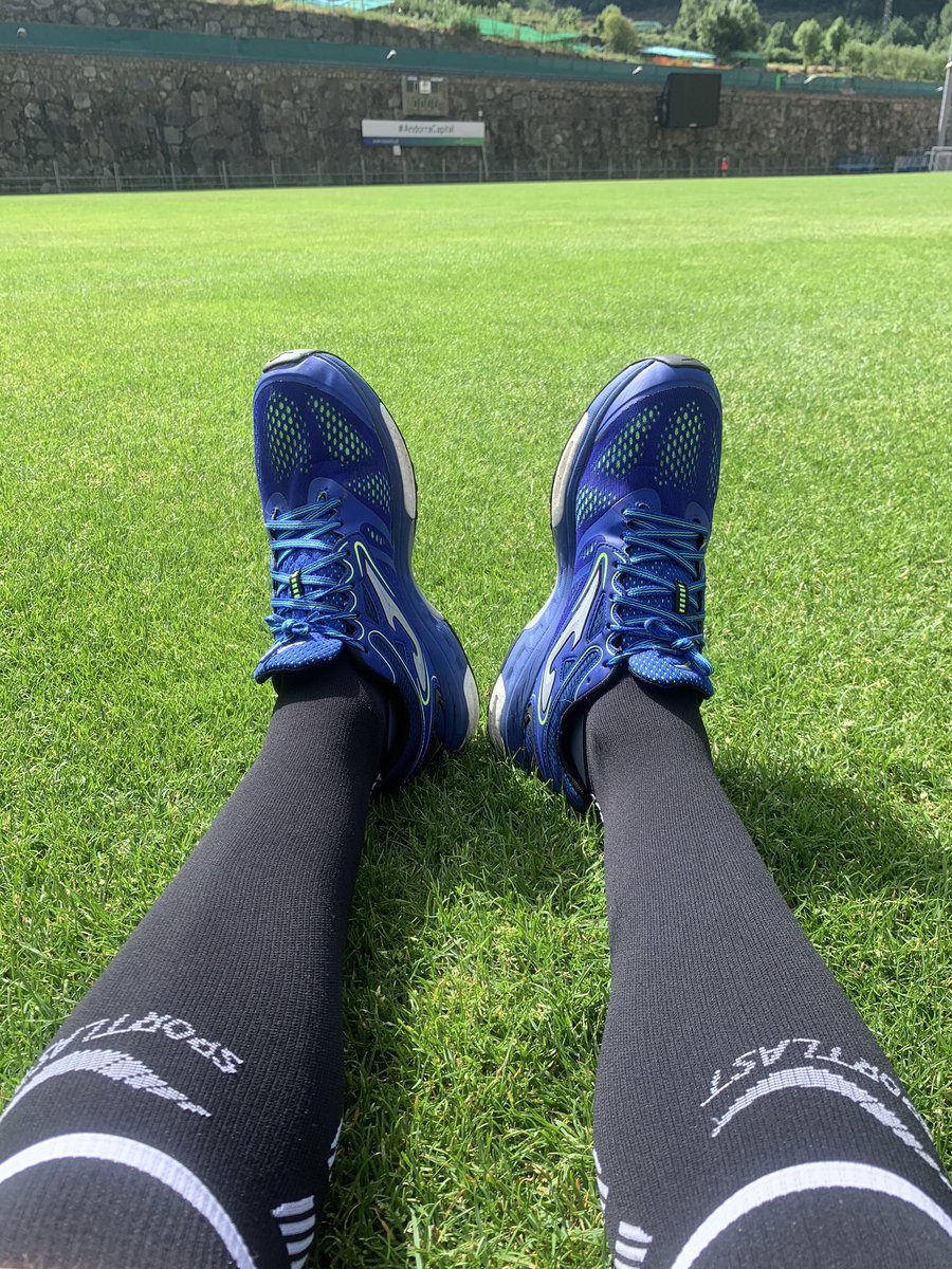 ildelima6's tweet photo. Seguim o millor dit, no ens aturem 🖤💙⚽️🇦🇩🔝💪🏻😉 #andorra #andorracapital #comunal #running #hayqueseguir #teamjoma #estadicomunal @JomaSport @Sportlast https://t.co/IRFJevaMPl