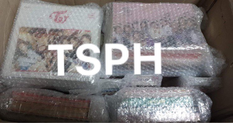 Teudoongiekshop's tweet photo. π£Some of twice unsealed albums already arrived in our kr address.
~sabi ni consol mapupuno na daw box kaya baka mapaaga ang shipout.
#TSPHPROOFS #TSPHUPDATES https://t.co/w6NwFoMvtj