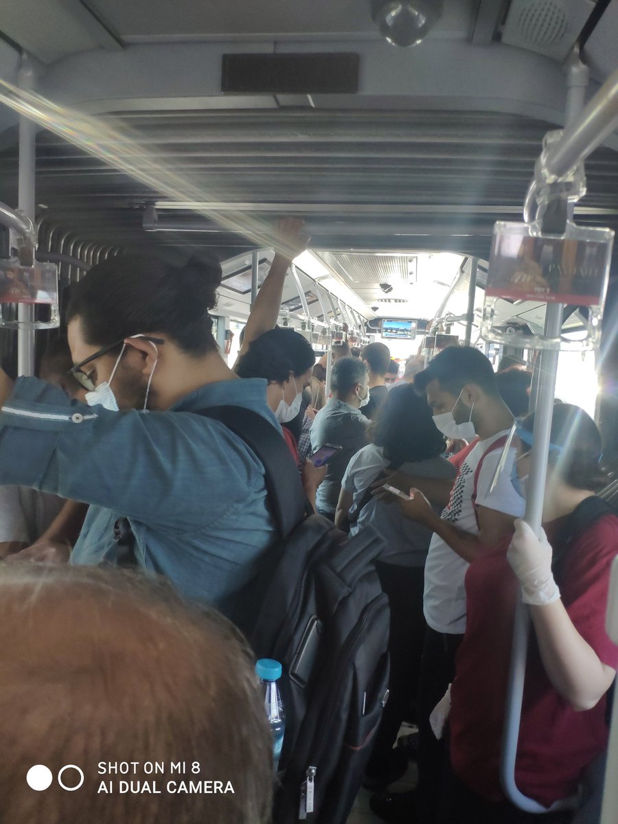 Metrobuslerdeki sosyal mesafe  nasıl korunmalı?