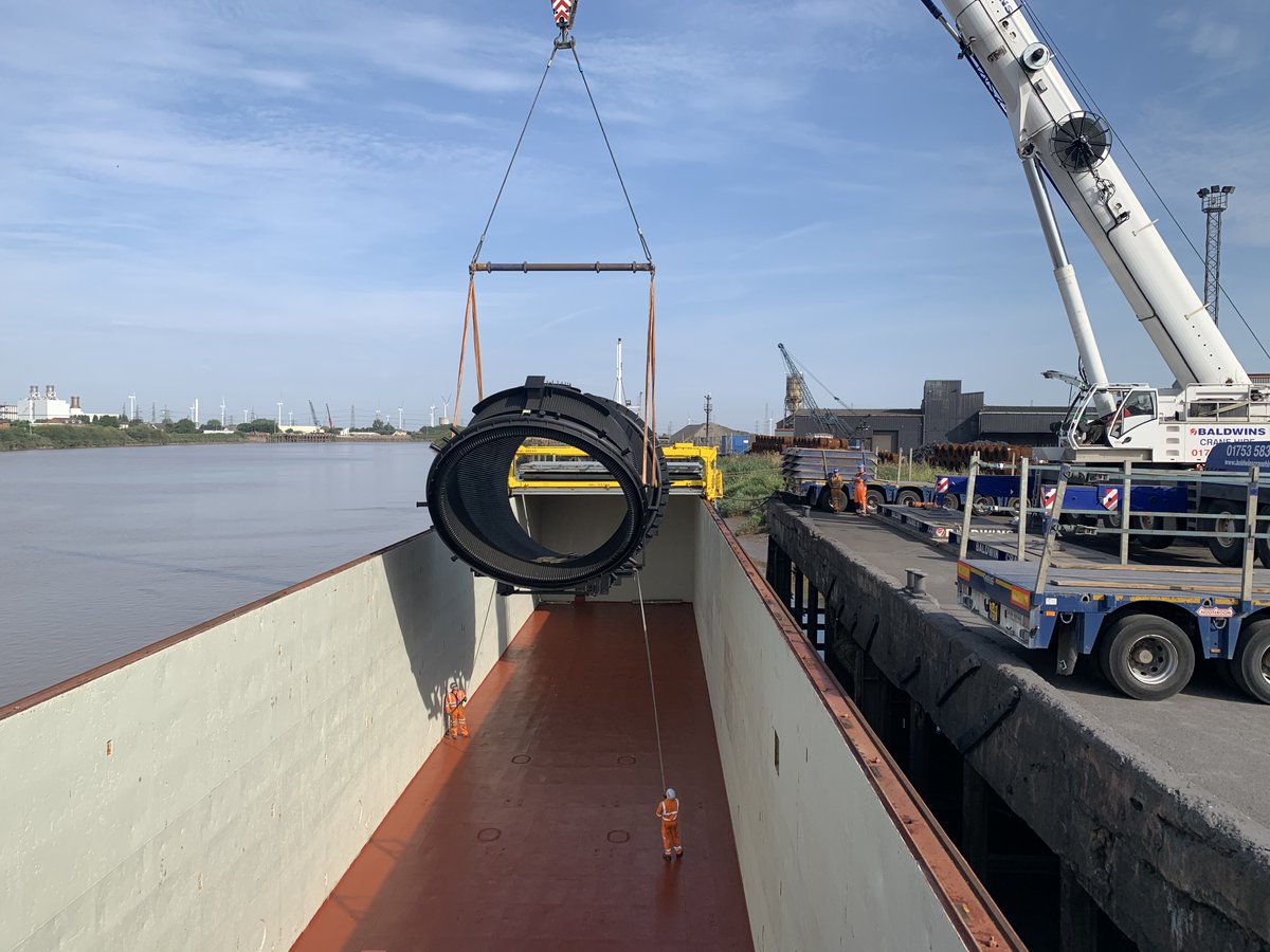 RMSHumberPorts's tweet photo. A busy Monday morning @RMSTrentPorts unloading a project cargo on its way to British Steel Scunthorpe     #OneNumberForTheHumber https://t.co/HneojZmfk5