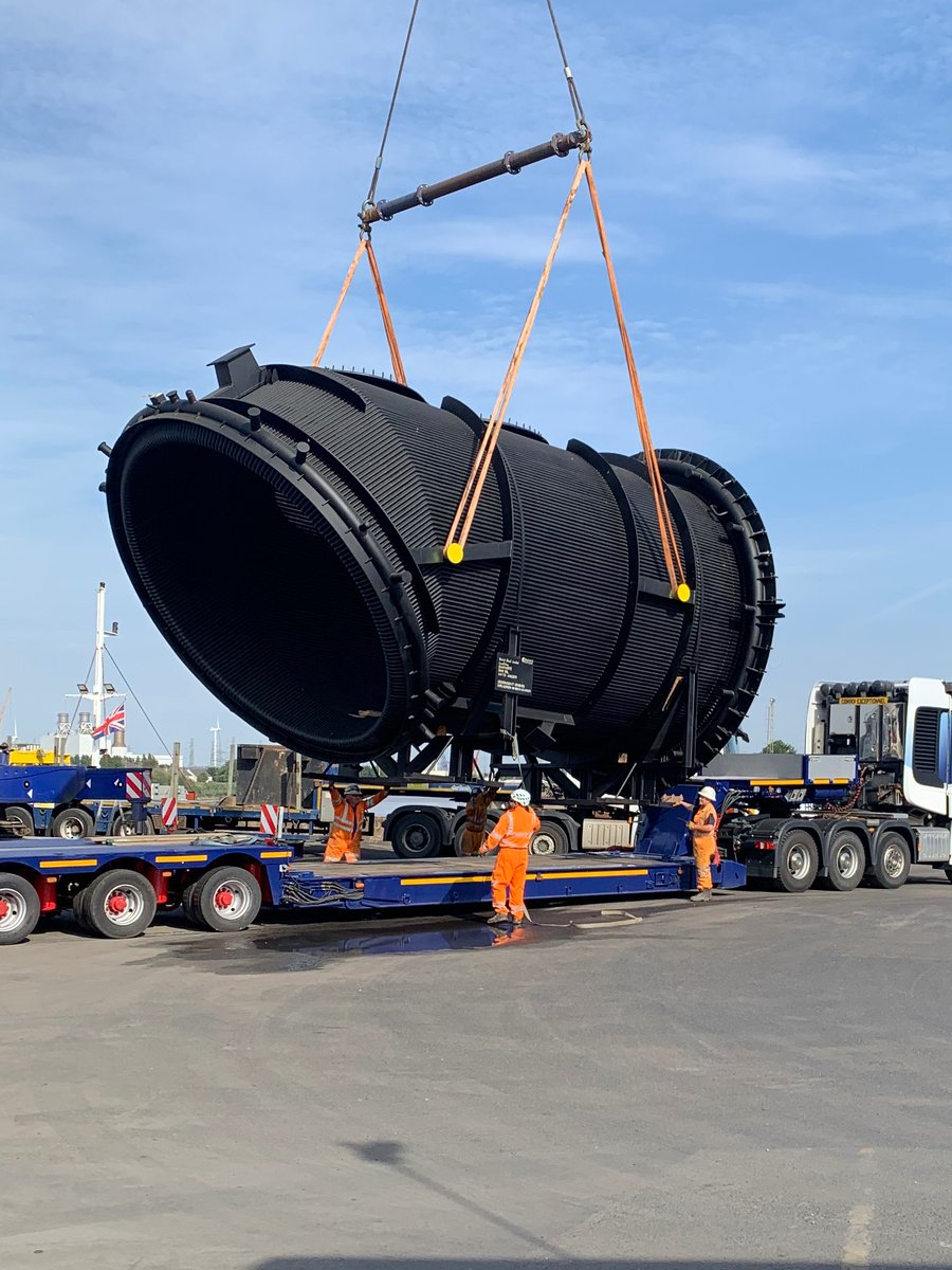 RMSHumberPorts's tweet photo. A busy Monday morning @RMSTrentPorts unloading a project cargo on its way to British Steel Scunthorpe     #OneNumberForTheHumber https://t.co/HneojZmfk5