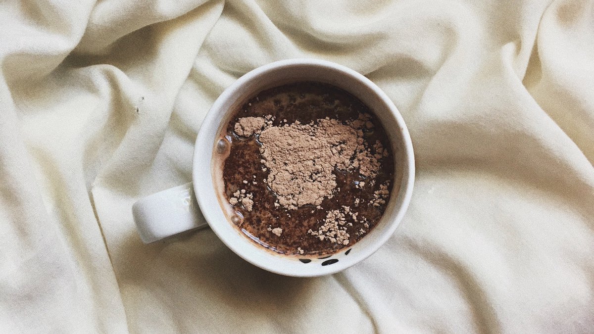 ht_lights's tweet photo. Nothing but the soundtrack of the #afternoon on a rainy day -- and a cup of hot (or iced) #chocolate. #HLYTRNTY #holytrinitylights #followtolight #afternoontreat https://t.co/LrKcwI1gLF